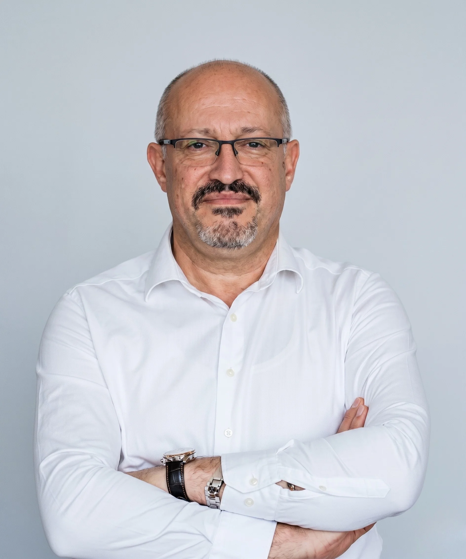 Nihat ÖZŞAHİN
